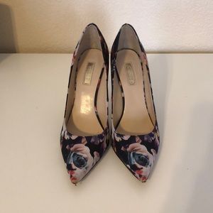 Guess Floral heels, size 6.5